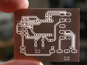 Lee más sobre el artículo EL PAPEL TERMOTRANSFERIBLE COMO HERRAMIENTA CLAVE EN TUS PROYECTOS DE ELECTRÓNICA