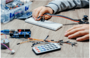 Lee más sobre el artículo IDEAS DE PROYECTOS CON ARDUINO PARA PRACTICAR EN CASA